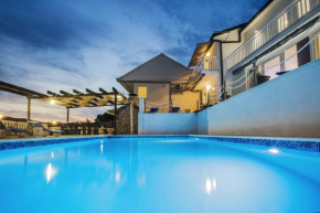 Holiday home Leko with outdoor pool and hot tub , can fit 22 people